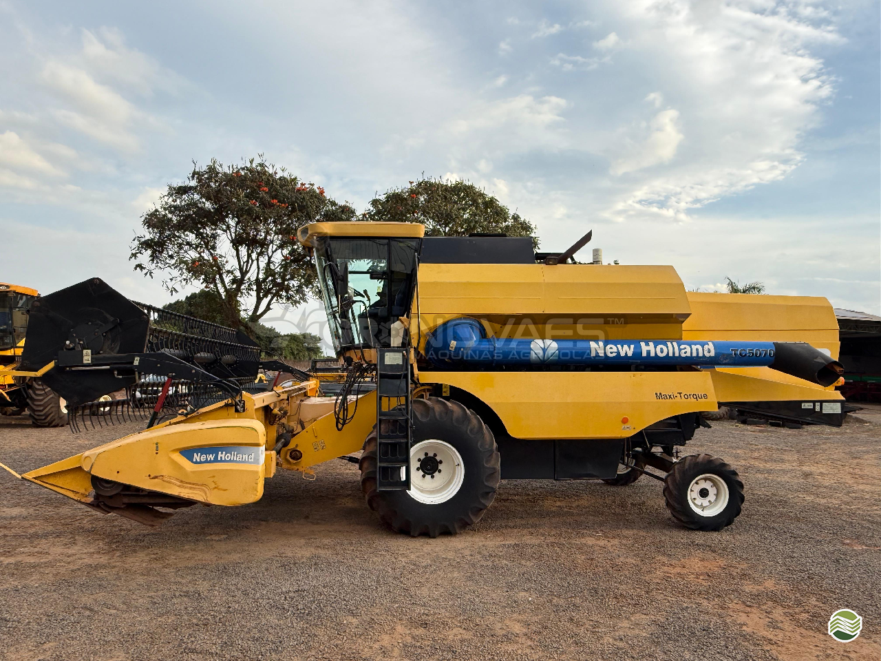 COLHEITADEIRA NEW HOLLAND TC 5070 Agro Novaes Máquinas Agrícolas FERNANDOPOLIS SÃO PAULO SP